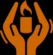 Manos sosteniendo una vela